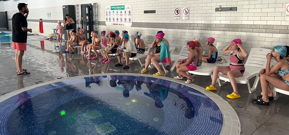 Çaycuma Belediyesinin Atatürk Spor Merkezi’nde “Çaycuma’da yüzme bilmeyen çocuk kalmayacak”