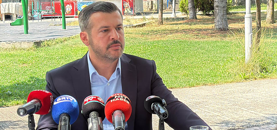 Karabük Belediye Başkanı Özkan Çetinkaya, vatandaşların kullandıkları alanların bazıları tarafından