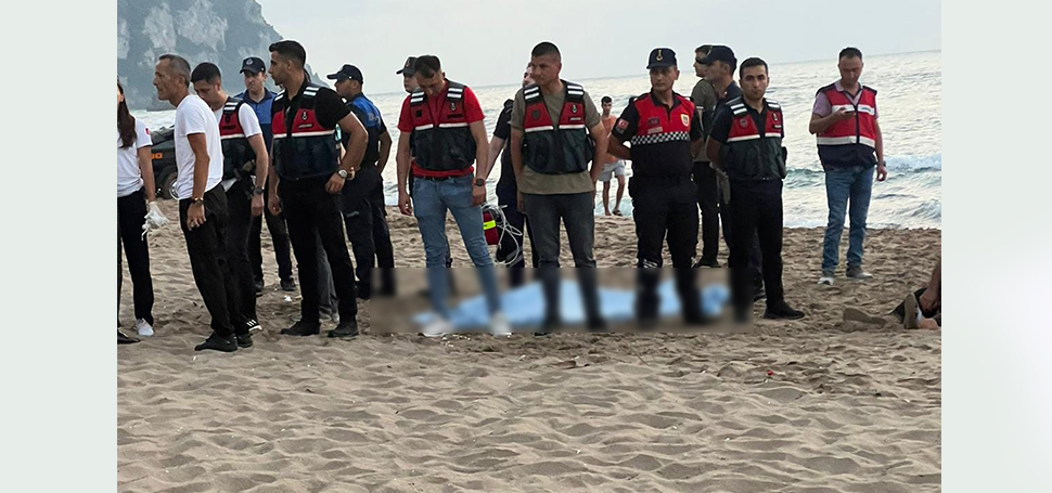 Bartın İnkumu’nda denize giren Karabüklü D. E. boğularak hayatını kaybetti.