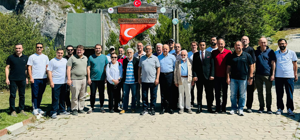 Türk Hava Yolları Yönetim Kurulu Başkanı Ahmet Bolat ve beraberindeki