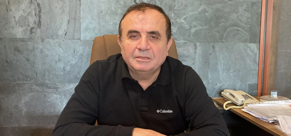 Karabük’ün tanınmış oto galericisi olan İrfan Topçu, sosyal medya hesabında