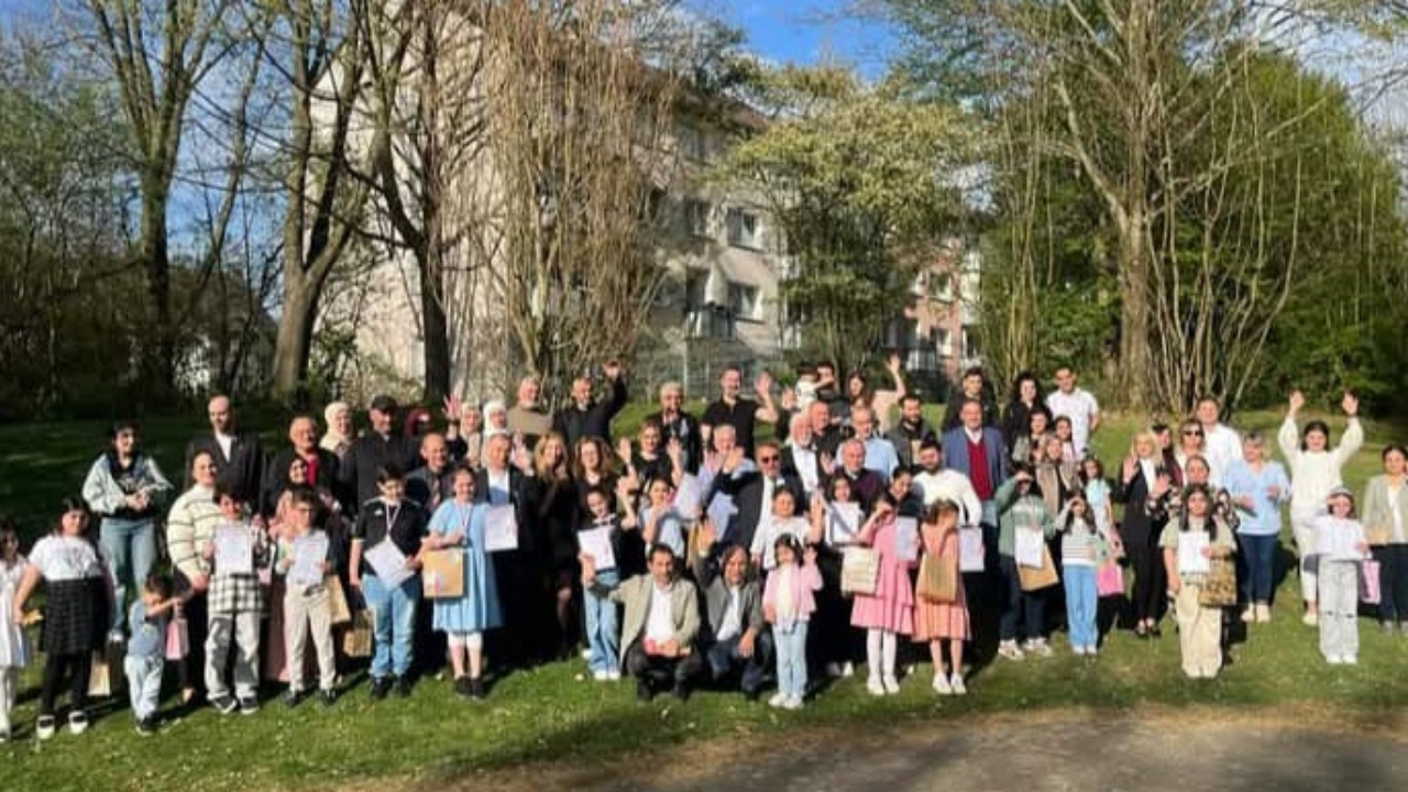 ESSEN’DE İKİ DİLLİ OKUMA FESTİVALİ YAPILDI Ruhr Veliler Birliği ile Stiftung-Eğitim Vakfı işbirliğiyle düzenlenen Okuma Festivaline,