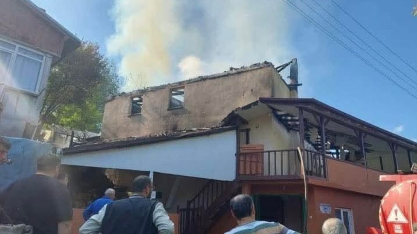 Karabük’ün Yenice ilçesinde camide çıkan yangın, itfaiye ekiplerinin müdahalesiyle söndürüldü.