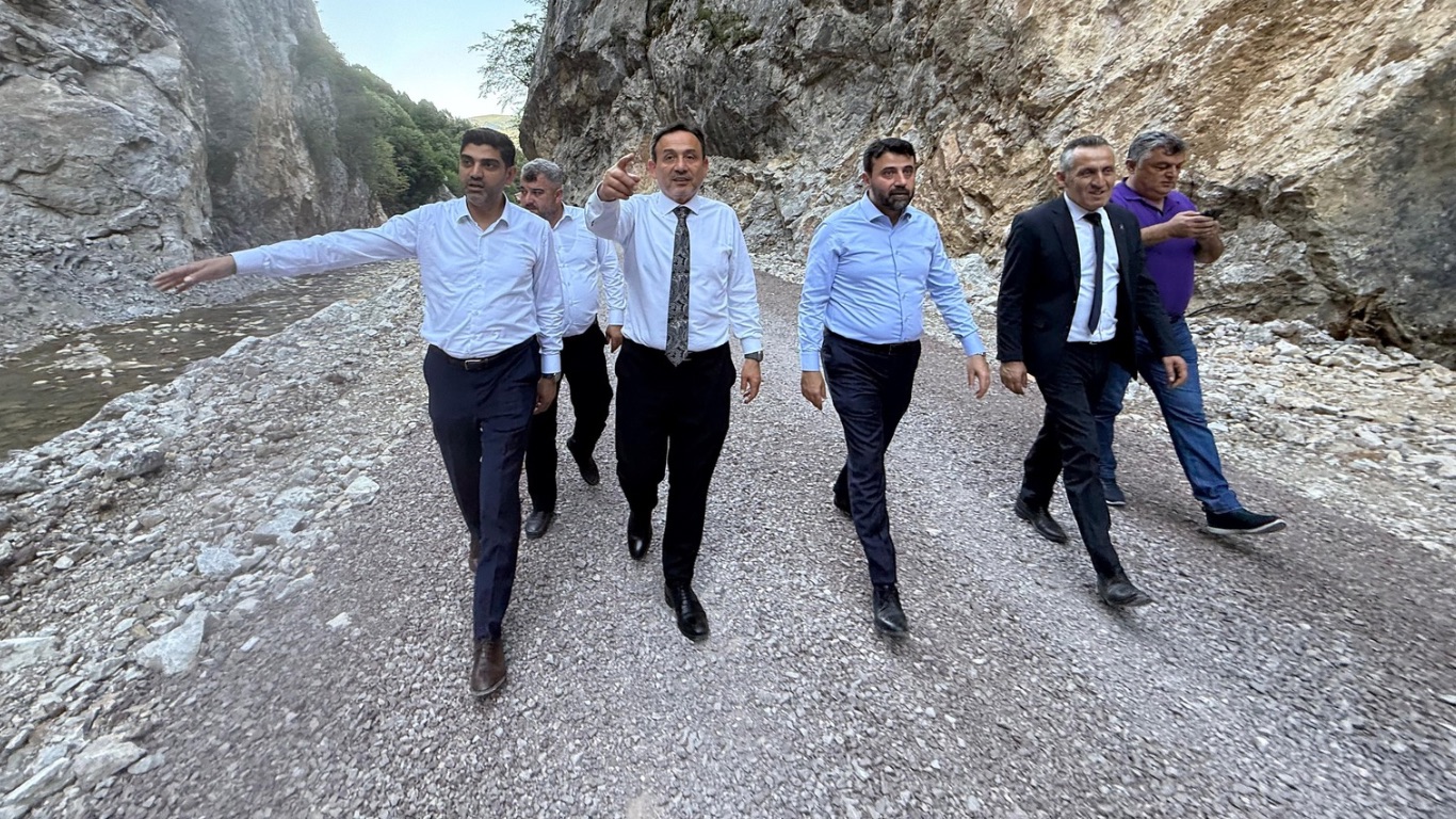 AK Parti Heyeti, Şeker Kanyonu’nda yürütülen çalışmaları inceledi