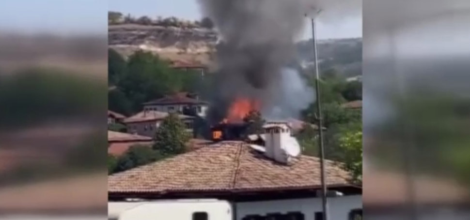 Karabük’ün Safranbolu ilçesinde tarihi konakta yangın çıktı. Edinilen bilgiye göre,
