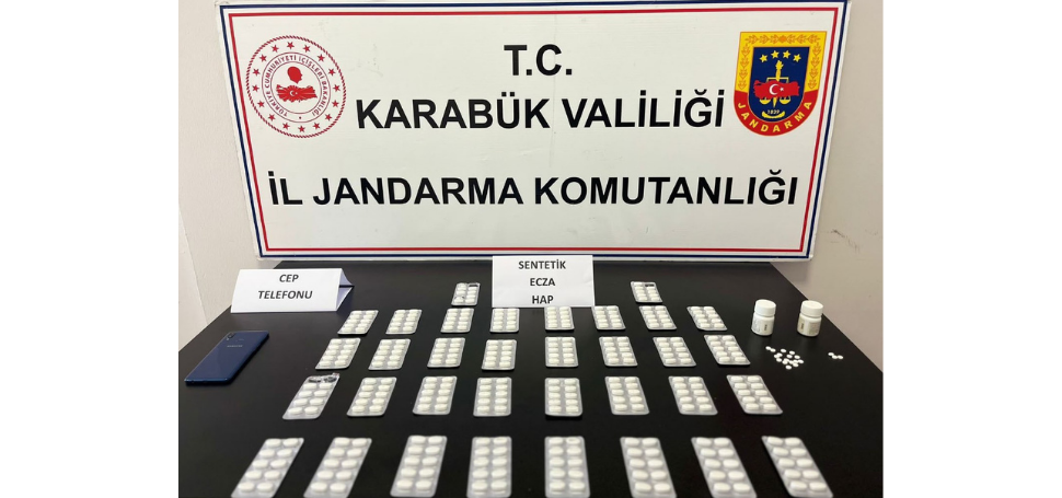 Karabük’te 353 sentetik ecza hap ele geçirildi Karabük‘te 353 adet sentetik ecza hap ile yakalanan şahıs adliyeye