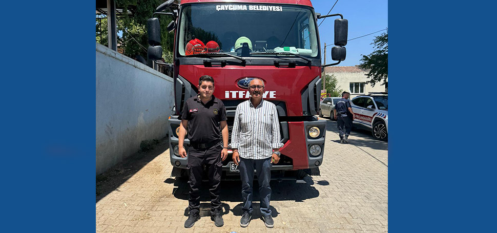 Emekli Öğretmeni Gözyaşlarına Boğan Karşılaşma:”Ayaklarına Taş Değmesin”