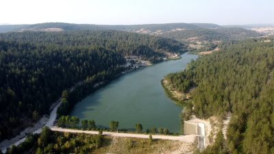 Karabük’ün Eflani ilçesindeki Ortakçılar Göleti güzelliğiyle doğaseverler tarafından tercih ediliyor.