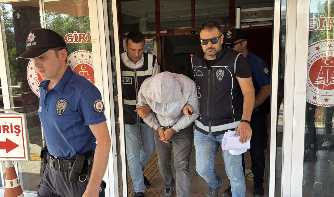 Karabük'te boncuk atan tabancayla kuyumcuyu soyma girişiminde bulunan şüpheli tutuklandı.