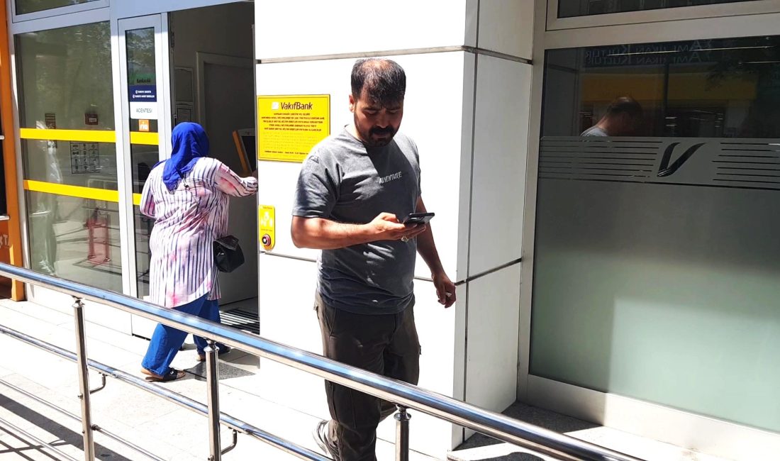 Karabük’te yaşayan Afganistan uyruklu bir kişi, kendisini polis olarak tanıtan