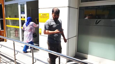 Karabük’te yaşayan Afganistan uyruklu bir kişi, kendisini polis olarak tanıtan