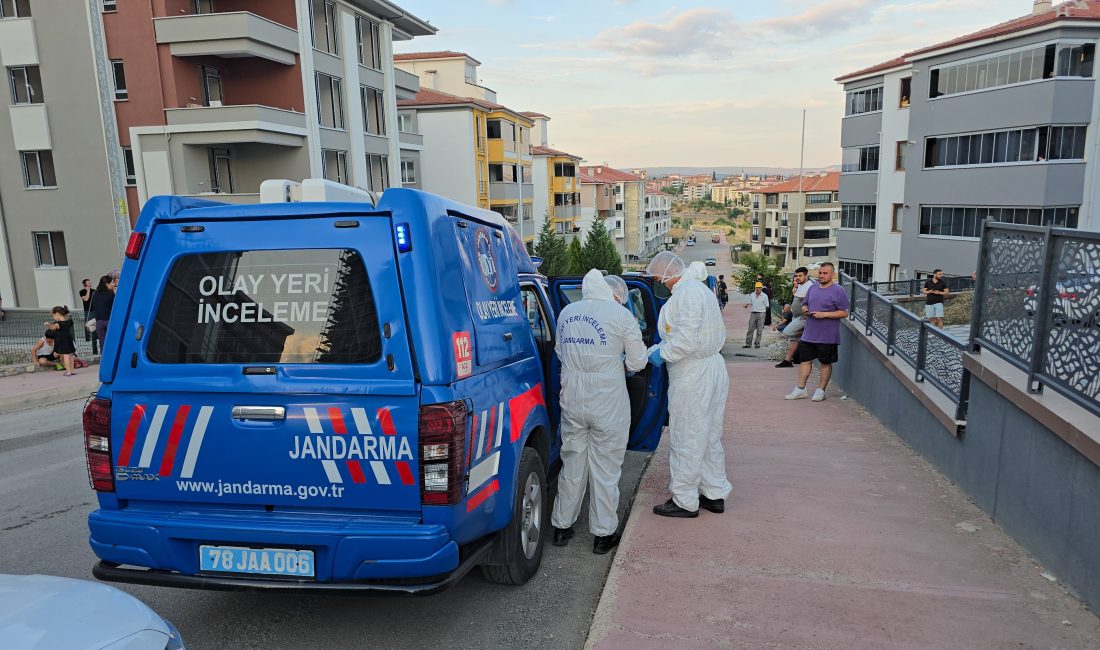 Karabük’te bir apartman dairesinde çıkan yangın sonrası evde yaşayan çift