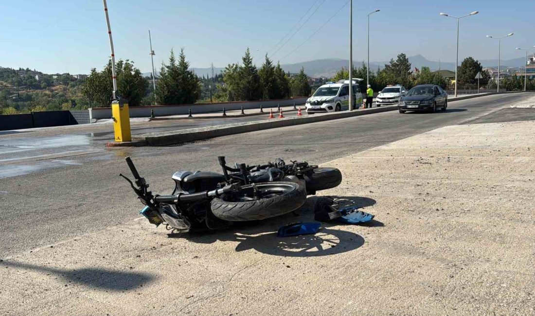 Karabük’te otomobile çarpan motosikletteki 2 kişi ağır yaralandı. Yeşil Mahalle