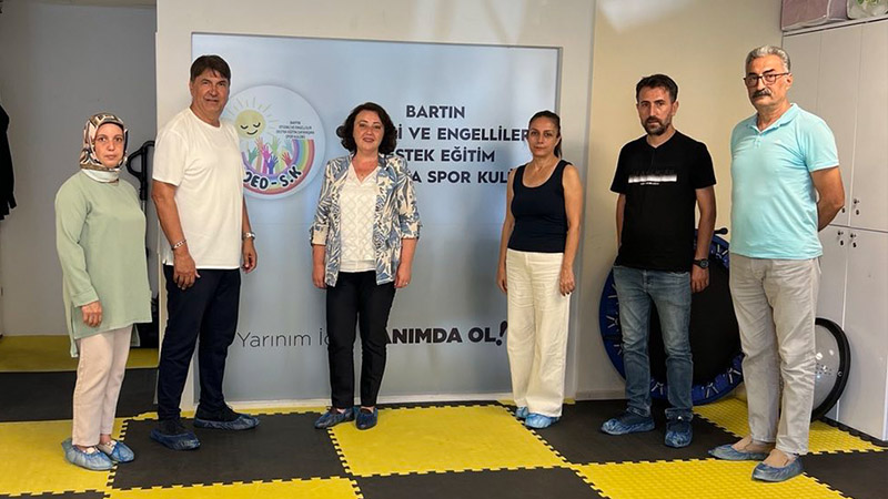 BARFED’den Bartın Otizmli ve Engelliler Derneği’ne Ziyaret Bartın Dernekler Federasyonu Genel Başkanı Sabri Avcı Bartın Otizmli ve