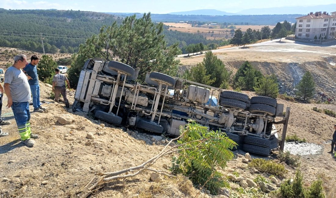 Karabük’ün Safranbolu ilçesinde devrilen beton mikserinin sürücüsü yaralandı. Akçasu Mahallesi