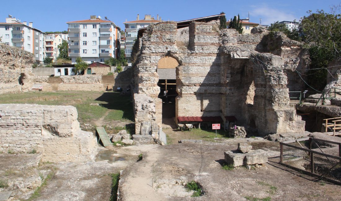 Sinop’ta, Balatlar Yapı Topluluğu kazısında ortaya çıkarılan ve restore edilen