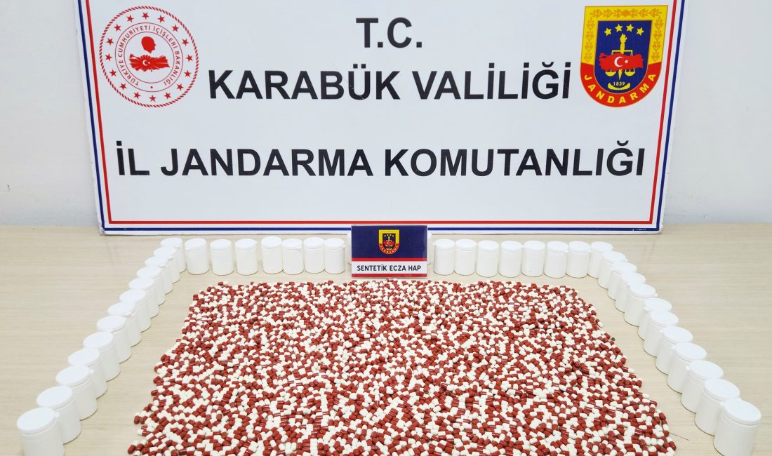 Karabük’te düzenlenen operasyonda 2 bin 467 sentetik ecza ele geçirildi.