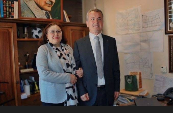 Başkan Kantarcı, acı haberi sosyal medya hesabından duyurarak, “Eşim Belgin