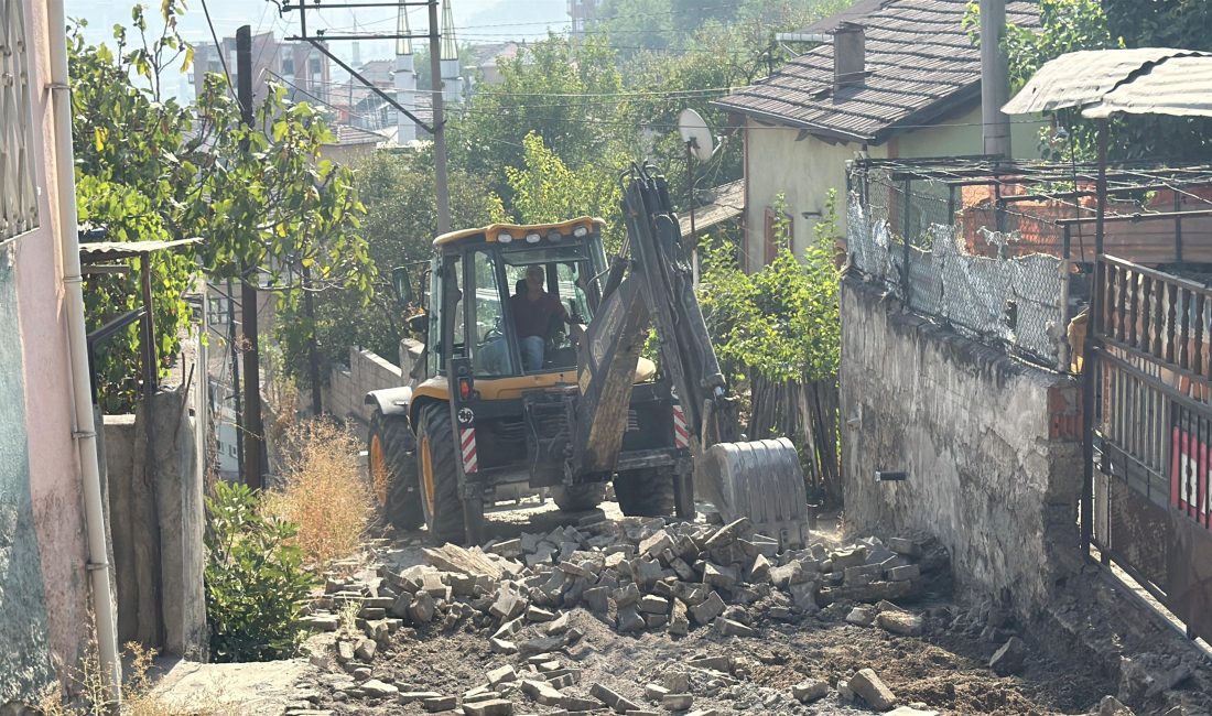 Karabük Belediyesi, kent genelinde rutin belediyecilik hizmetlerini aralıksız sürdürüyor. Parklardan