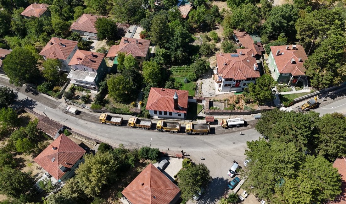 Safranbolu Belediyesi Fen İşleri Müdürlüğü ekipleri, kent genelinde başlattığı asfaltlama