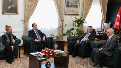 CHP Karabük Örgütü Genel Başkan Özel’i Ziyaret Etti CHP Karabük Milletvekili Cevdet Akay, Safranbolu Belediye Başkanı Elif Köse,