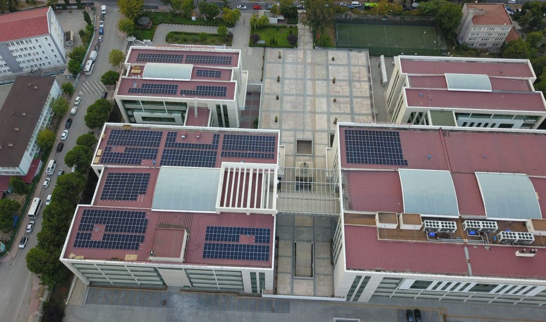 Samsun Adalet Sarayı’nda uygulanan çatı tipi yenilenebilir Güneş Enerjisi Santrali