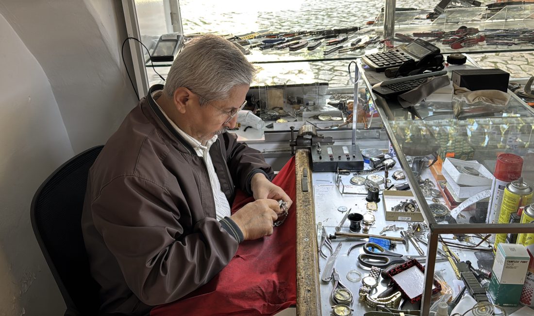 Karabük’ün Safranbolu ilçesinde yaşayan 65 yaşındaki saat tamircisi Mehmet Yapıcı,