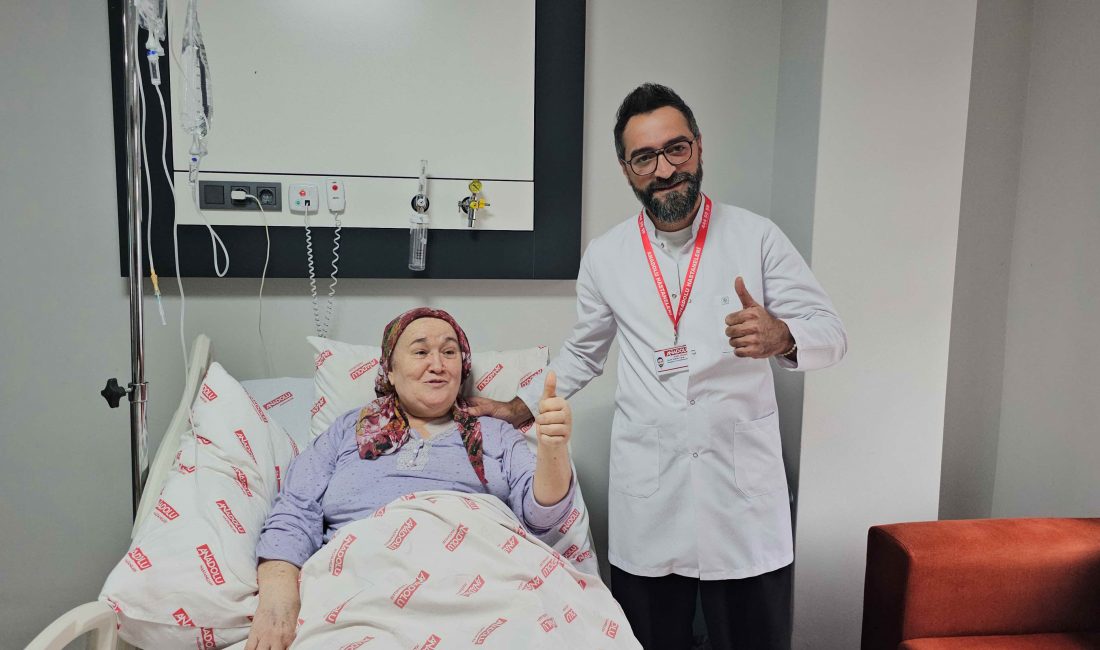 60 yaşındaki kadın 3D yazıcıyla üretilen kalça proteziyle sağlığına kavuştu Zonguldak'ın Ereğli ilçesinde 60 yaşındaki bir kadın hastaya, 3D yazıcı