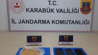 Karabük’te 20 kilo bonzai üretilebilecek hammadde ele geçirildi Karabük‘ün Eskipazar ilçesinde jandarma ekipleri tarafından düzenlenen operasyonda, 20 kilogram