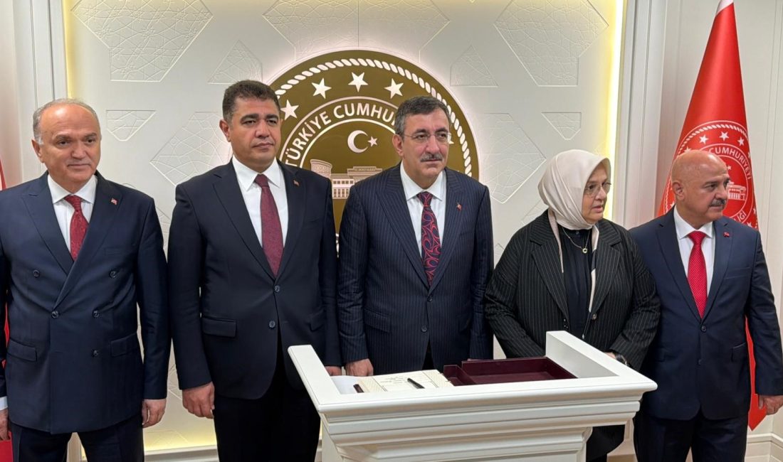 Cumhurbaşkanı Yardımcısı Yılmaz Düzce’de Cumhurbaşkanı Yardımcısı Cevdet Yılmaz, bir takım ziyaretlerde bulunmak üzere Düzce’ye geldi.
