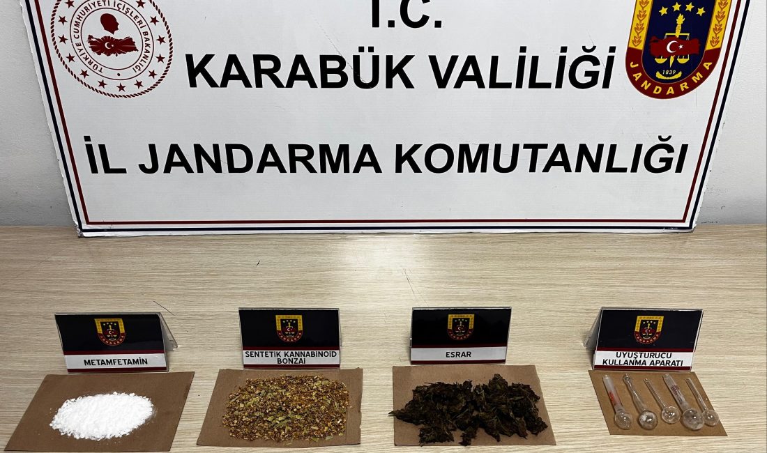Karabük’te uyuşturucu operasyonu: 5 gözaltı Karabük’te jandarma ekipleri tarafından düzenlenen uyuşturucu operasyonunda 5 kişi gözaltına