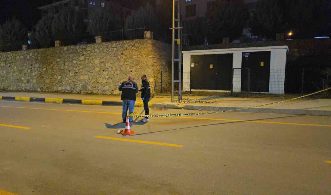 Karabük’te sürücüsünün kontrolünü kaybettiği motosiklet kaldırıma çarparak sürüklendi. Kazada 1