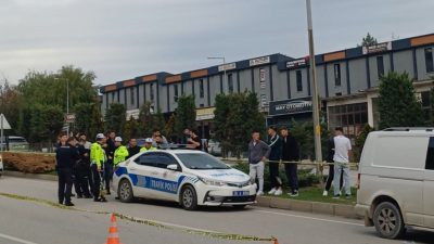 Kamyonete çarpıp devrilen motosikletin sürücüsü yaşamını yitirdi Karabük’ün Safranbolu ilçesinde kamyonete çarparak devrilen motosikletin sürücüsü, kaldırıldığı hastanede