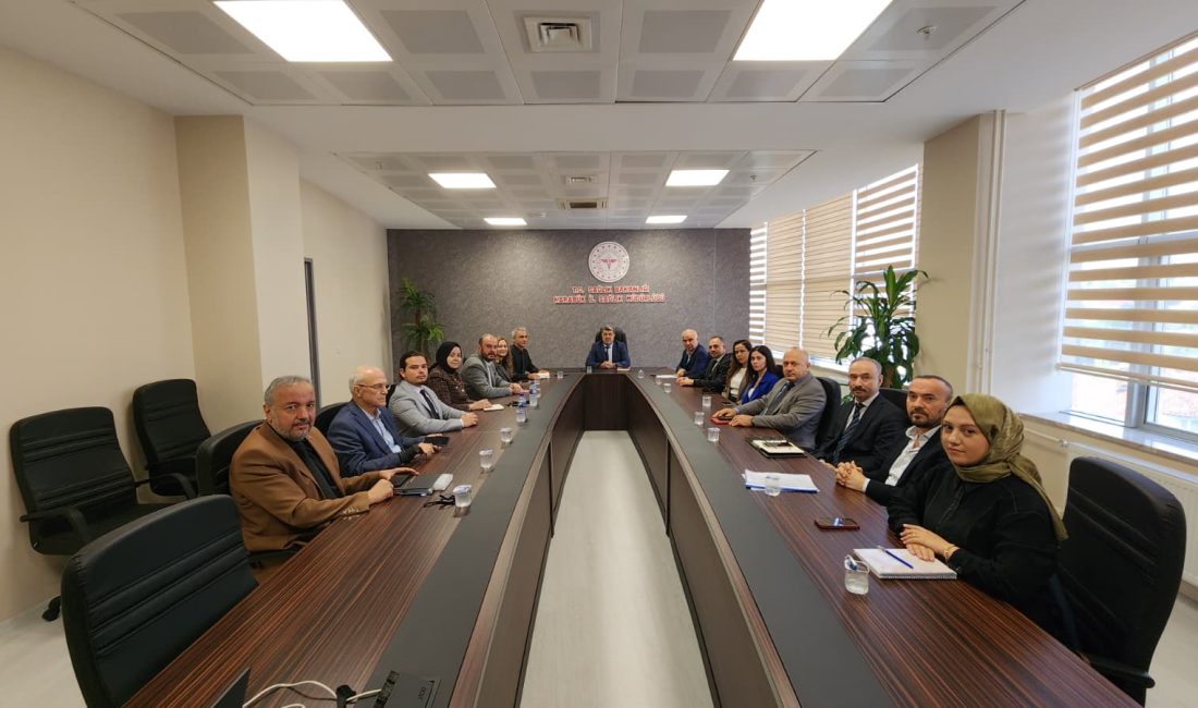 Karabük İl Sağlık Müdürlüğü toplantı salonunda, İl Sağlık Müdürü Op.