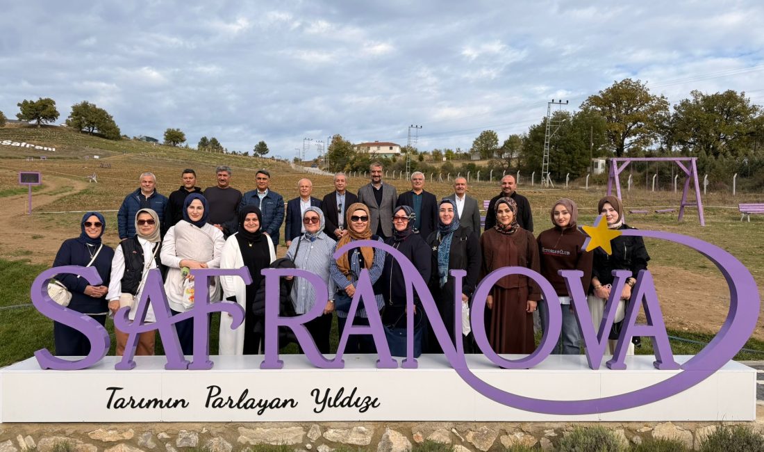 ESKİ TARIM BAKANI MEHDİ EKER SAFRANOVAYI ZİYARET ETTİ Eski Tarım ve Orman Bakanı Mehdi Eker, Eski Trabzon ve