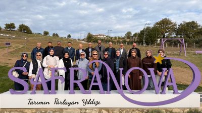 ESKİ TARIM BAKANI MEHDİ EKER SAFRANOVAYI ZİYARET ETTİ Eski Tarım ve Orman Bakanı Mehdi Eker, Eski Trabzon ve