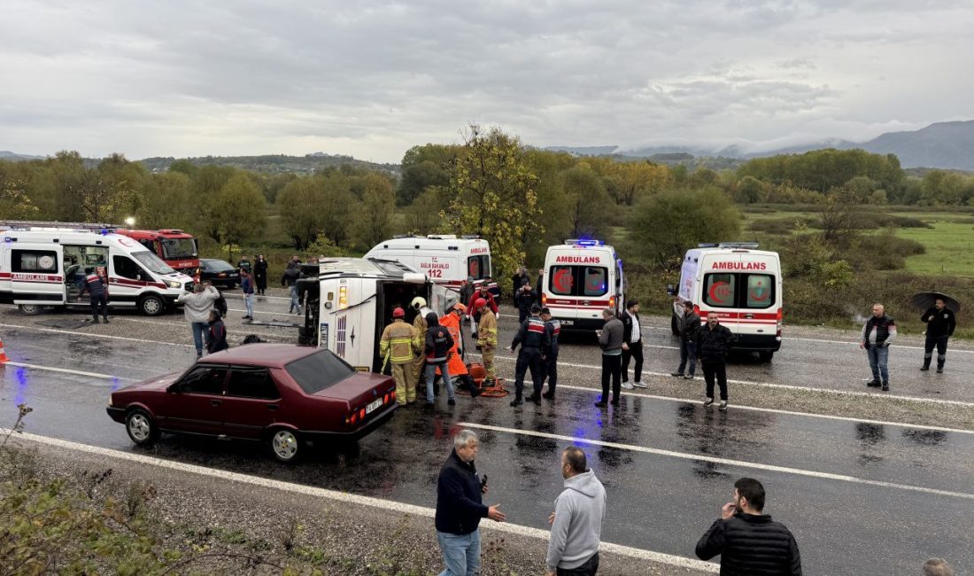 Bartın’da devrilen işçi servisinde 1 kişi öldü, 19 kişi yaralandı Bartın’da işçi servisinin devrilmesi sonucu 1 kişi hayatını kaybetti, 19