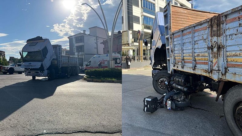 Motosiklet kamyonun altına girdi, sürücü kazayı hafif atlattı Karabük'ün Safranbolu ilçesinde meydana gelen kazada çarpışma sonucu kamyonun altına