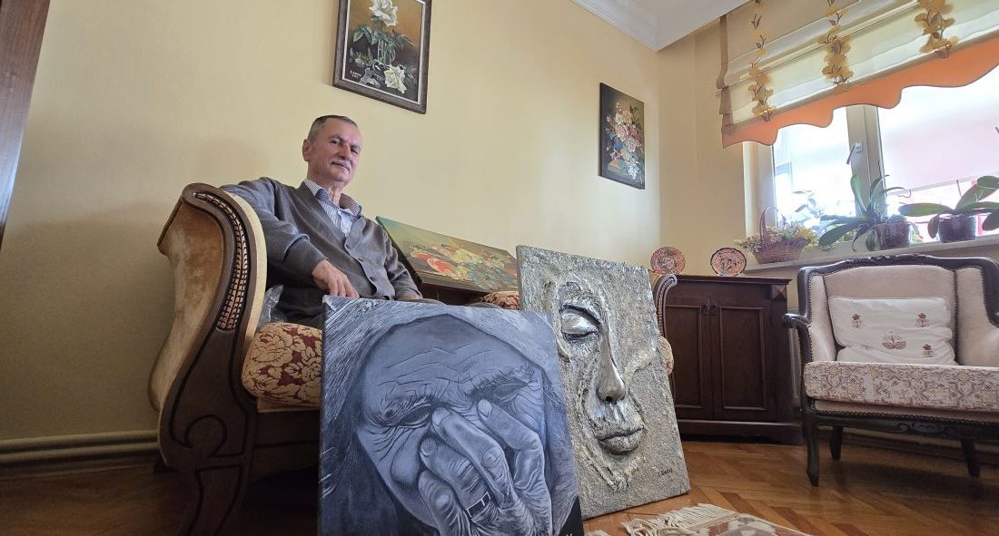 Emekli torna ustası merak sardığı resme tutkuyla bağlandı Zonguldak'ta yaşayan Erhan Kardaş, atölyeye çevirdiği evinin balkonunda resim yapmasının