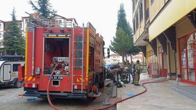 Karabük’ün Safranbolu ilçesinde 3 katlı binanın bodrum katında çıkan yangın