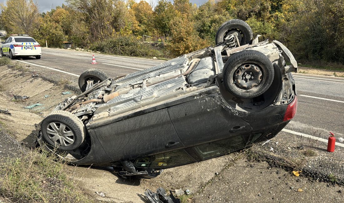 Karabük’ün Safranbolu ilçesinde otomobilin devrilmesi sonucu yaralanan 2 kişi hastanede