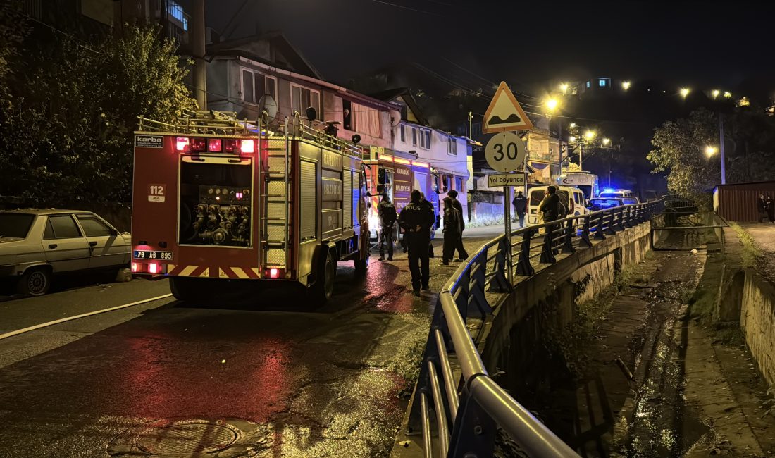 Karabük’te bir evin bahçesinde çıkan yangına müdahale eden itfaiye eri