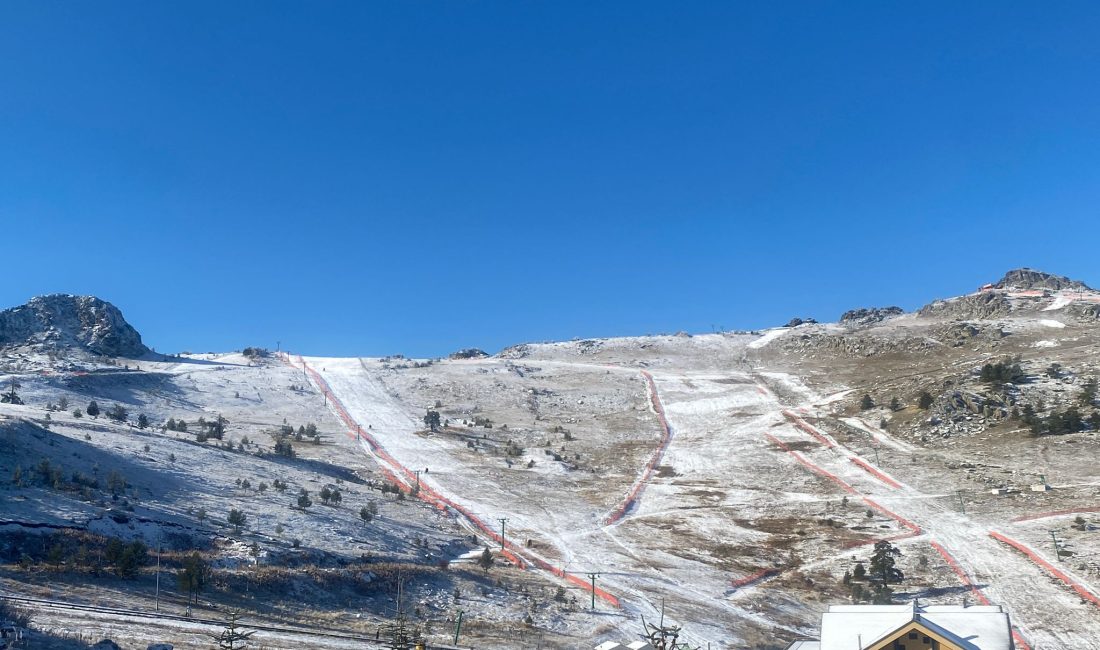 Bolu’nun yüksek kesimlerinde kar etkili oldu. Gerede ilçesindeki Arkut Kayak