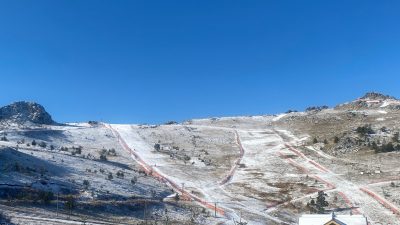 Bolu’nun yüksek kesimlerinde kar etkili oldu. Gerede ilçesindeki Arkut Kayak