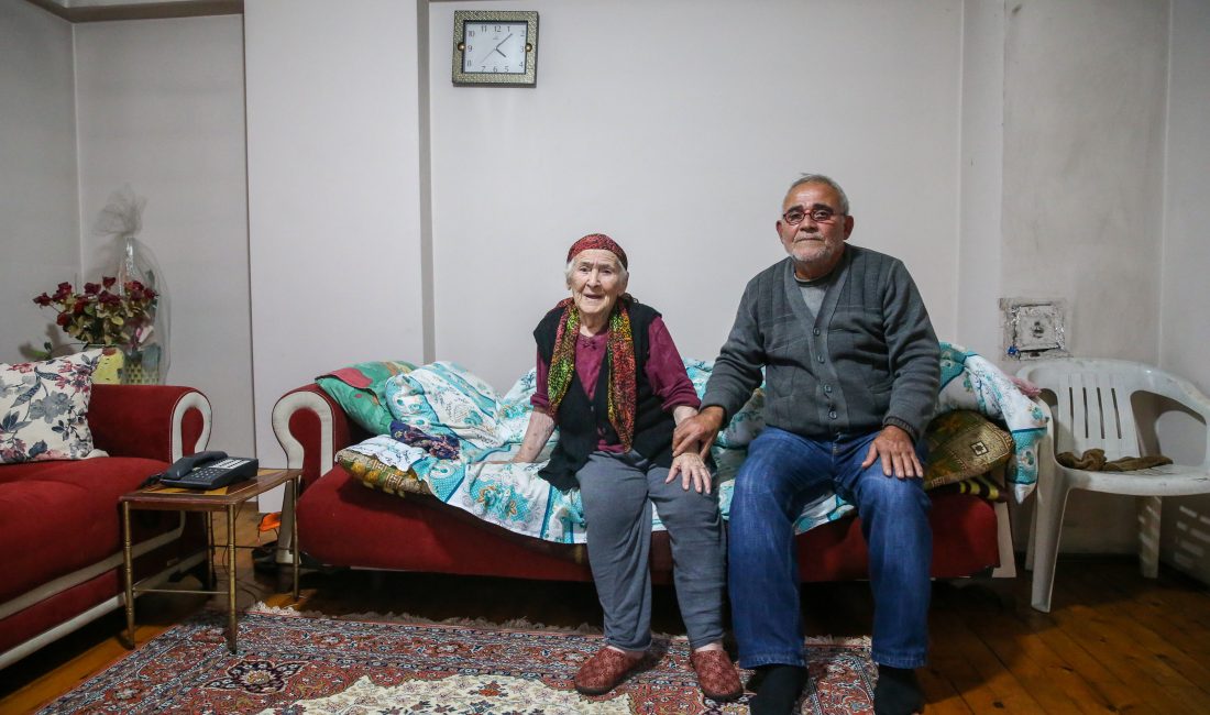 Kastamonu’nun Çatalzeytin ilçesinde yaşayan 114 yaşındaki Fatime Bilen’in bakımını 17