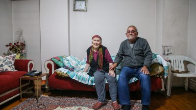 Kastamonu’nun Çatalzeytin ilçesinde yaşayan 114 yaşındaki Fatime Bilen’in bakımını 17