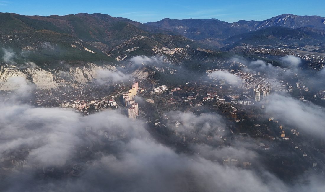 Karabük’te sabah saatlerinde etkili olan ve kentin üzerini adeta beyaz