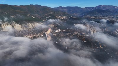 Karabük’te sabah saatlerinde etkili olan ve kentin üzerini adeta beyaz