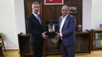 Özçelik İş Sendikası Genel Başkanı Yunus Değirmenci ve beraberindeki heyet