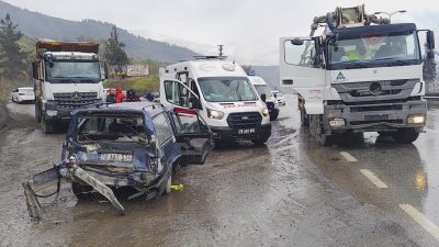 Karabük’te beton mikseri ile otomobilin çarpışması sonucu 1’i çocuk olmak